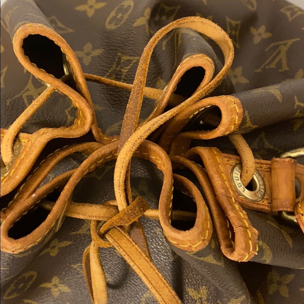 ๐SOLD๐ Louis Vuitton Bucket GM - Picture 4 of 16
